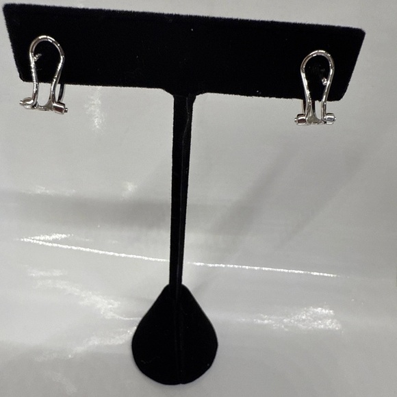 14k white gold and diamond earrings - Picture 3 of 10